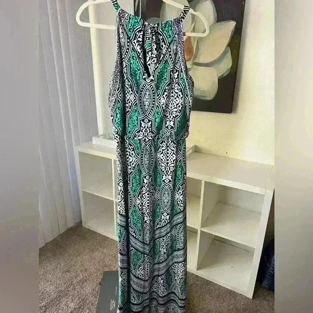 WHBM White House Black Market maxi dress size XS keyhole